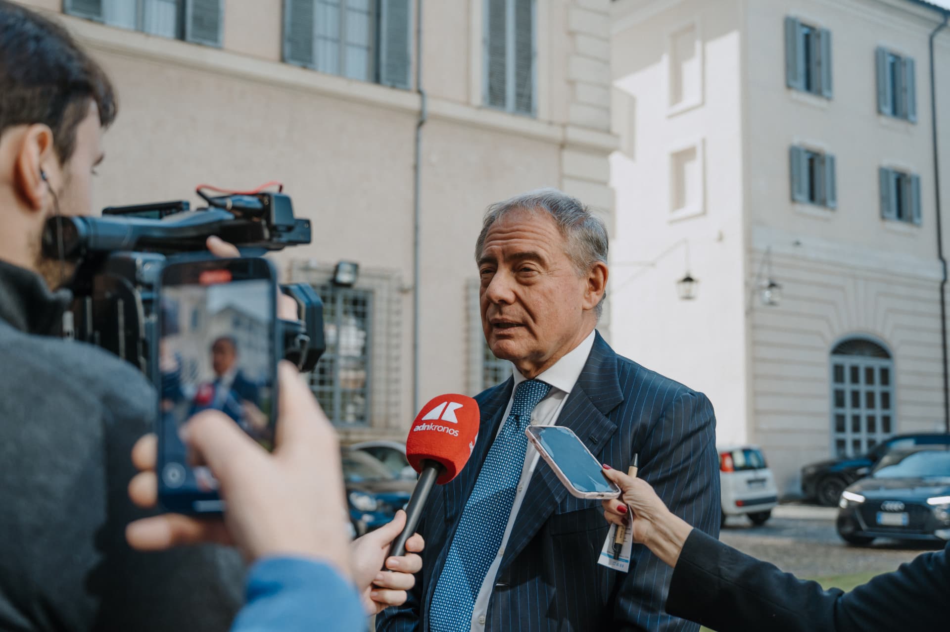 Intervista a un relatore davanti a Palazzo Rospigliosi